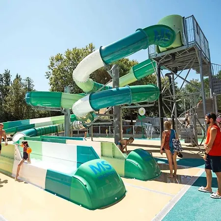 Campsite Camping 4 Etoiles - Parc Aquatique - Eeibgd Royan