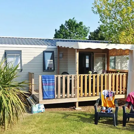 Campsite Camping 4 Etoiles - Parc Aquatique - Eeibgd Royan